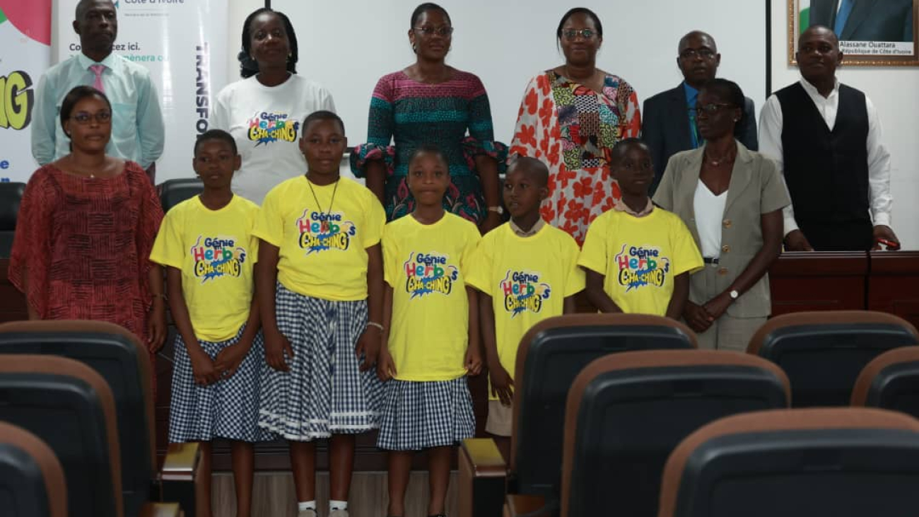 Photo de famille avec l'équipe lauréate